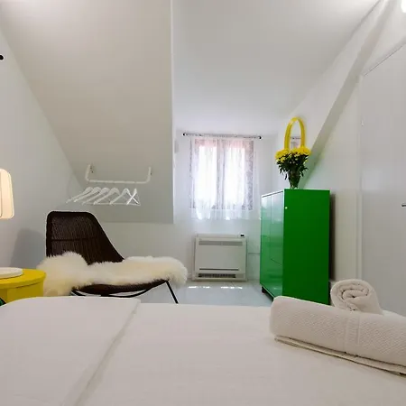 & Tiramola - Old Town