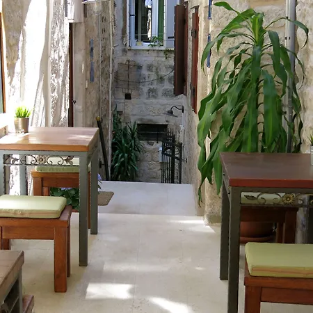 Maison d'hôtes & Tiramola - Old Town 3*