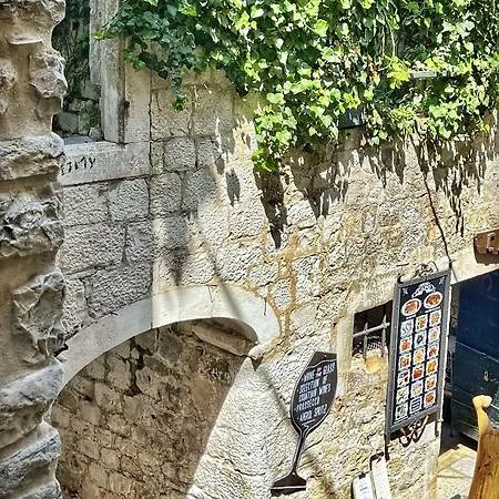 Maison d'hôtes & Tiramola - Old Town 3*