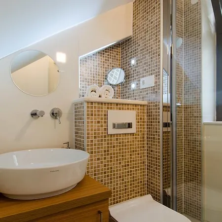 Gasthof & Tiramola - Old Town 3*