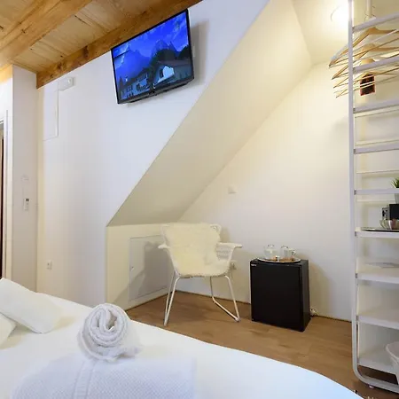 & Tiramola - Old Town Gasthof