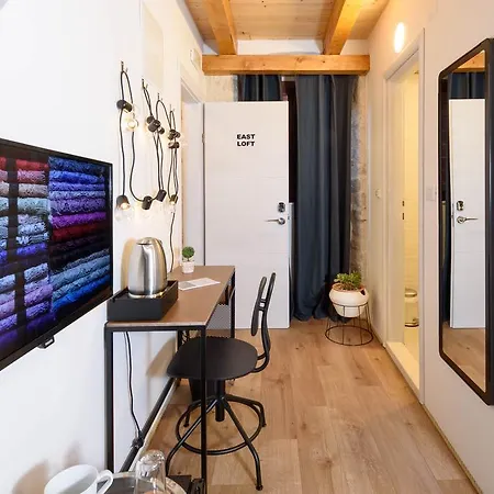 & Tiramola - Old Town