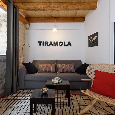 Gasthof & Tiramola - Old Town