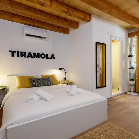 & Tiramola - Old Town Gasthof