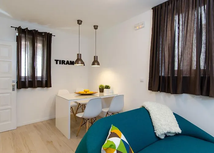 & Tiramola - Old Town בית הארחה