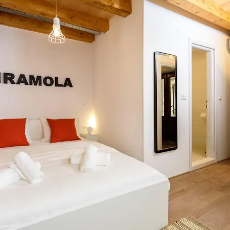 & Tiramola - Old Town