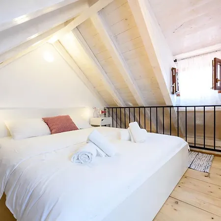 & Tiramola - Old Town Vendégház