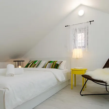 & Tiramola - Old Town 3*