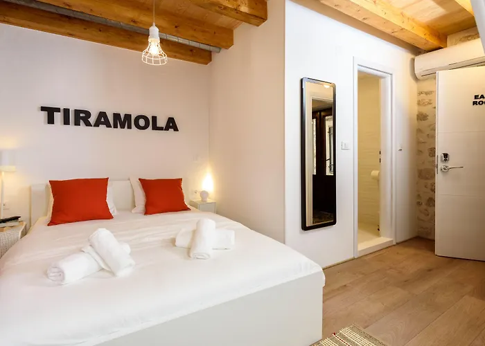 & Tiramola - Old Town