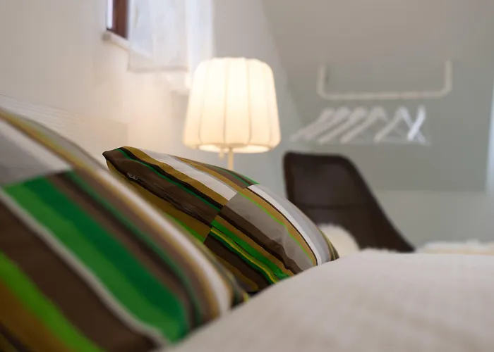 & Tiramola - Old Town Τρογκίρ