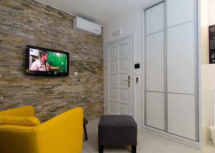 & Tiramola - Old Town Πανσιόν 3*