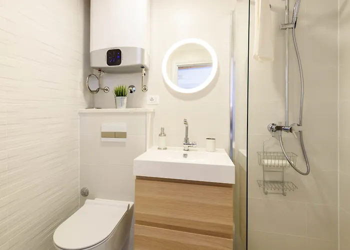 & Tiramola - Old Town Πανσιόν Τρογκίρ