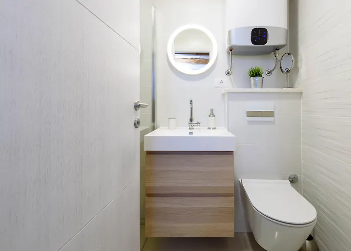 & Tiramola - Old Town Πανσιόν Τρογκίρ