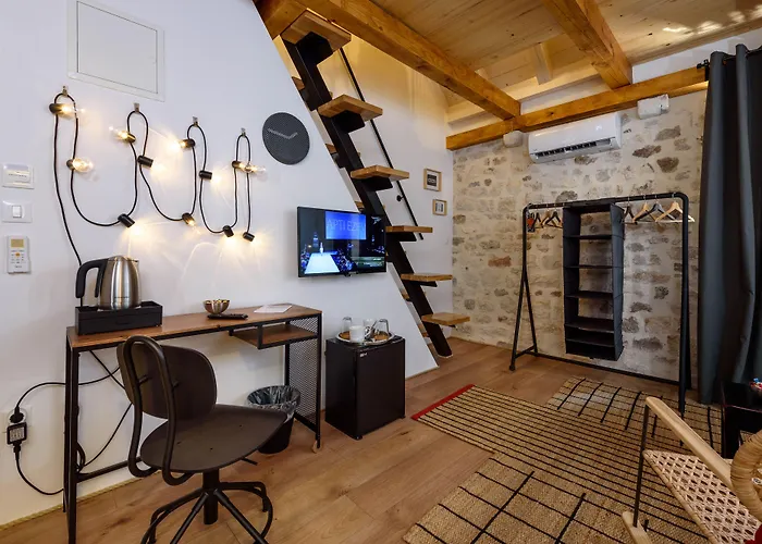 & Tiramola - Old Town Πανσιόν Τρογκίρ