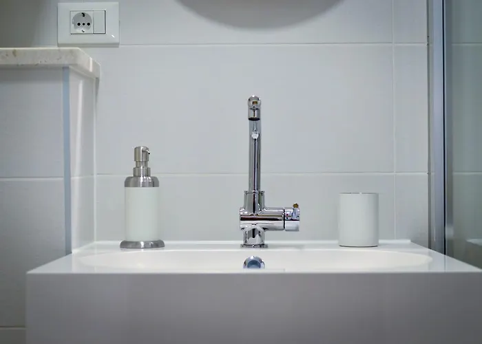 Πανσιόν & Tiramola - Old Town Τρογκίρ