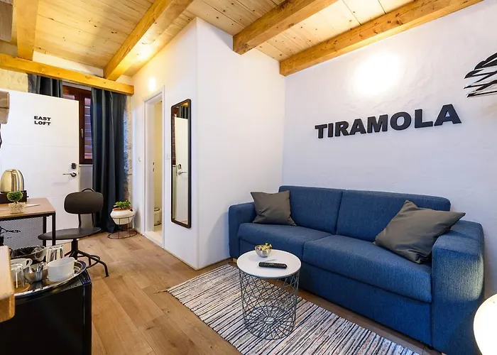 & Tiramola - Old Town Πανσιόν Τρογκίρ