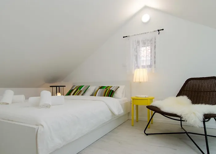 & Tiramola - Old Town 3*