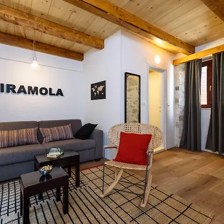 & Tiramola - Old Town 3* Трогір