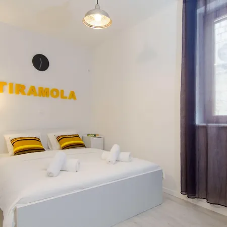 & Tiramola - Old Town Трогір