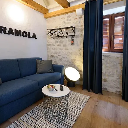 & Tiramola - Old Town Трогір