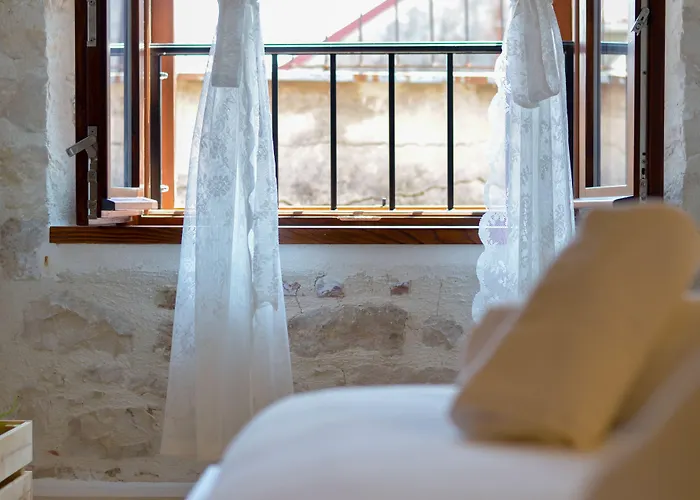 Penzion & Tiramola - Old Town 3*