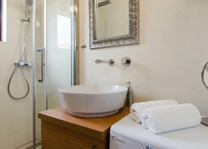 Penzion & Tiramola - Old Town 3*