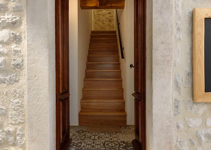 & Tiramola - Old Town 3*