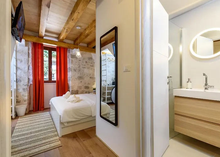 Penzion & Tiramola - Old Town