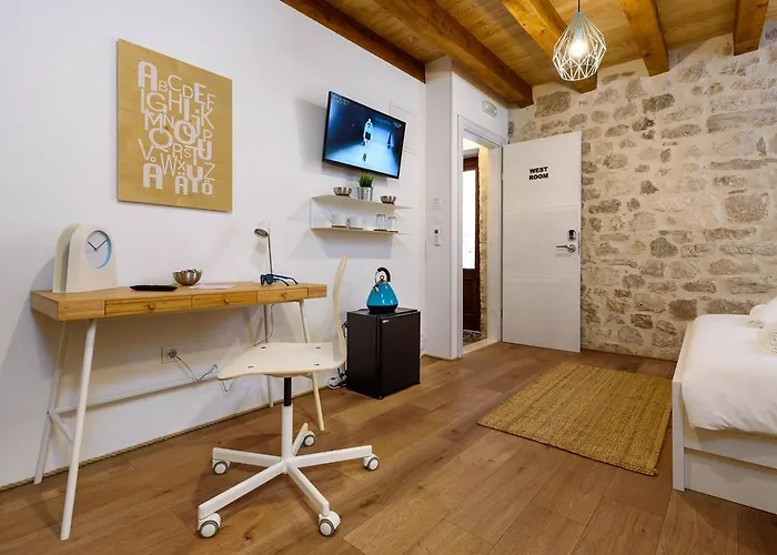 & Tiramola - Old Town Penzion 3*