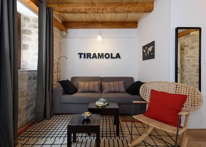 Penzion & Tiramola - Old Town