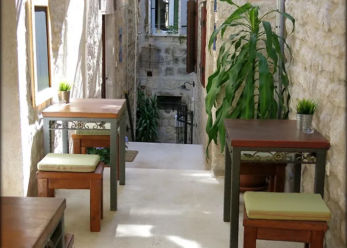 Penzion & Tiramola - Old Town 3*